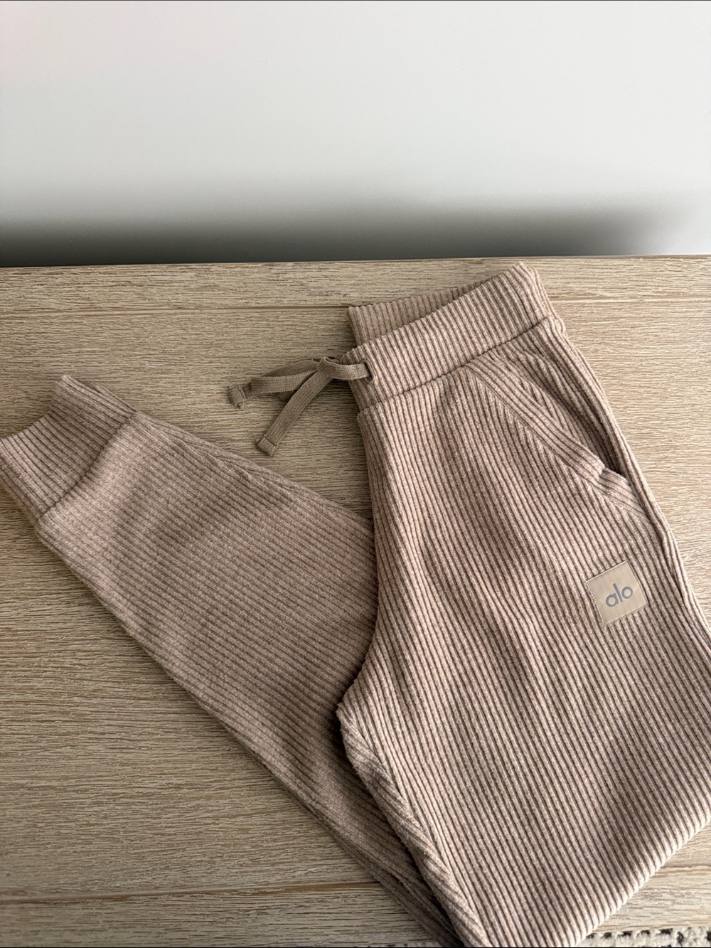 ALO Yoga Women's Ribbed Crewneck Sweatshirt and sweatpants set in Beige- XS - Picture 2 of 7